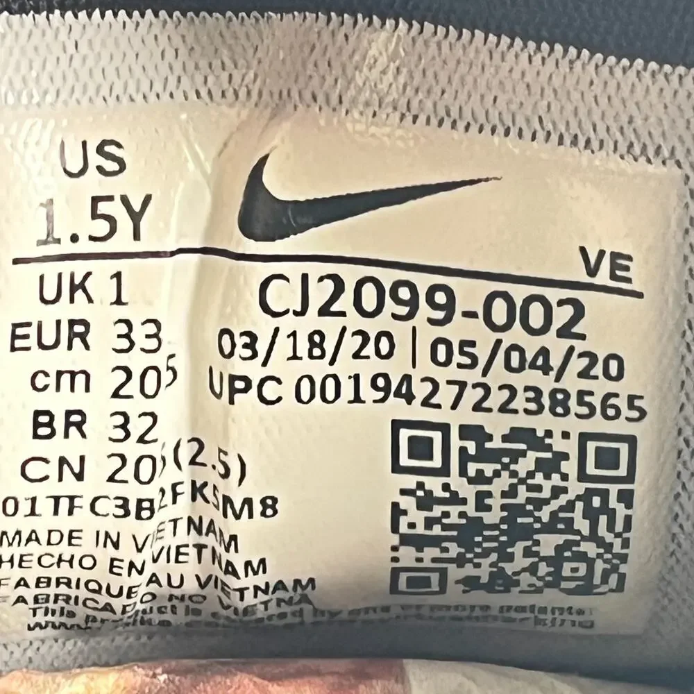 Nike Air Zoom Pegasus 37 Black White Running Shoes CJ2099-002 Youth Size 1.5Y